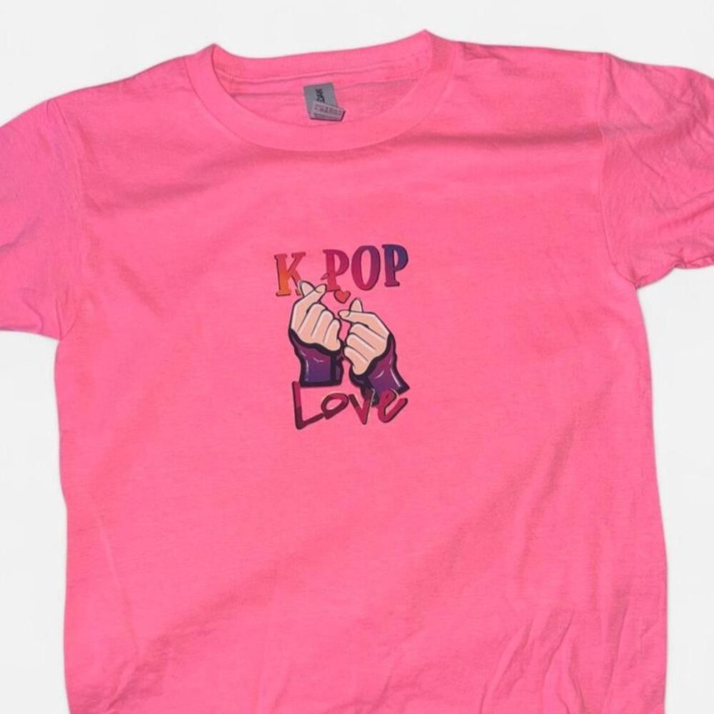 Women's Pink T-shirt k-pop love